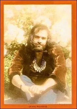 Sur la photo qui illustrait son album  Souvenirs , que portait-il ?