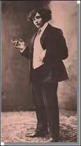 Elle fut lue membre de l'Acadmie Goncourt en 1945, de son vrai nom Sidonie-Gabrielle...