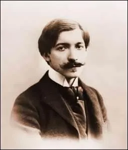 Ecrivain, pote, romancier proche du symbolisme il est l'auteur du pome  Nocturne , extrait de  La Sandale aile .