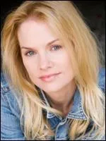 Quel est le nom de l'amie de Darcy qui a disparu ?