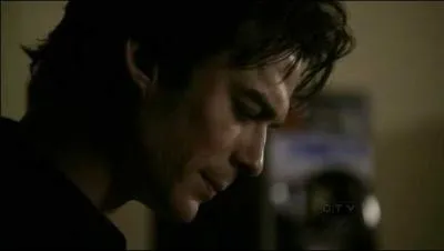 Pourquoi Elena et Damon s'embrassent-ils ?