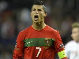 Dans quel pays volue ce joueur ?