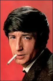 En 1962 il chante  Ballade  Sylvie  et  A Malypense  puis devient acteur tout en continuant sa carrire dans la chanson ... . .