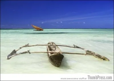 Je suis un archipel, baigné par l'Océan Indien, l'une de mes trois îles porte le nom de la Cosa Nostra !