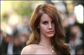 O vit-elle depuis 2011 ?