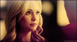 Dans  Le Journal d'un vampire , tome 5, qui a mis Caroline enceinte ?