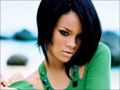 Quel chanteur avec qui elle tait en couple l'a agresse ?