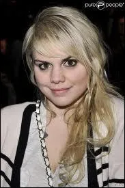 Elle chante 'Adieu'. Qui est-ce ?