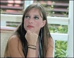 Elle chantait 'Ma mre'. Qui est-ce ?