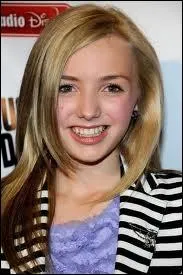 Dans la srie dans laquelle Ska Jackson joue, comment s'appelle sa grande soeur en ralit ?