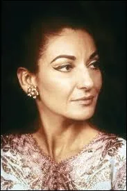 Qui est cette cantatrice grecque ?