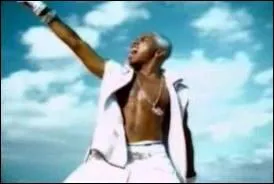 Il chantait 'Thong Song'. Qui est-ce ?