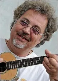 Il chantait 'Born to be alive'. Qui est-ce ?