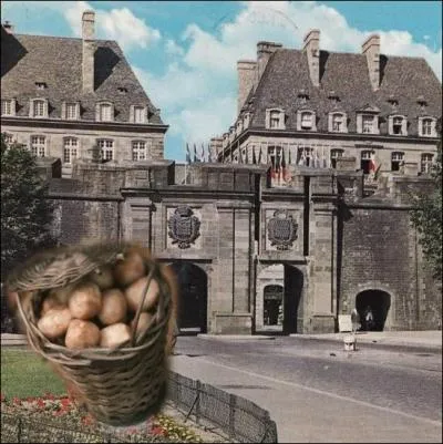 Les patates sont des bonbons  base d'amandes piles, de liqueur de kirsch et de cacao, en forme de pommes de terre cultives dans cette rgion de Bretagne. ils sont lis  la ville de ... .