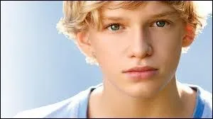 ``iyiyi  : avec qui Cody a-t-il fait cette chanson ?