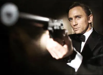 Dans  James Bond 007 contre Dr. No , qui incarne James Bond ?