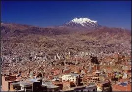 Quelle est cette capitale btie entre 3200 m et 4000 m d'altitude ?