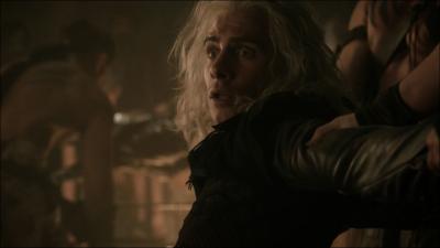 Viserys Targaryen est persuad d'tre le dernier dragon. D'ailleurs, il le rappelle souvent  sa sur Daenerys. Mais quand celui-ci meurt, cette dernire a la preuve du contraire. Pourquoi ?