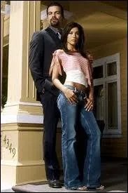 Lors de la saison 5-6, quelle adolescente est recueillie par Carlos et Gabrielle Solis ?