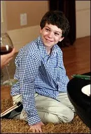 Comment se nomme le fils d'Edie Britt ?