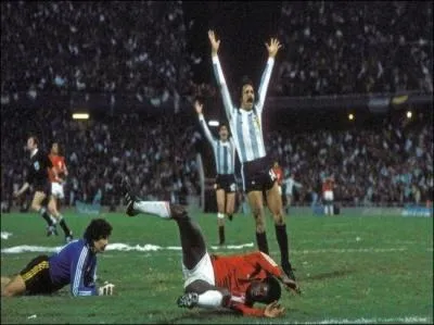 1978 : Cette équipe était sûrement la meilleure de l'époque mais elle perd sa 2e finale consécutive face au pays organisateur : l'Argentine.
