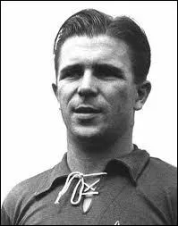 1954 : Cette équipe termine battue en finale 3 à 2 par l'Allemagne. Quelle est cette nation qui ne retrouvera jamais le niveau atteint cette année-là ?