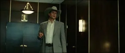 Que dit Carson Wells  son employeur pour que ce dernier rponde ironiquement  On va enquter !   ?