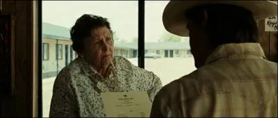 A quel motel sjourne-t-il, aprs avoir mis sa femme en scurit ?