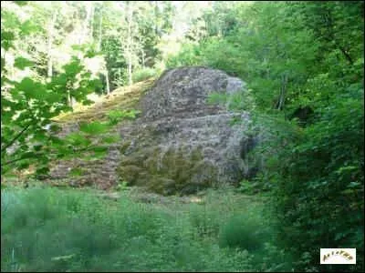 Importante cascade ptrifiante du nord-est de la France, elle est une curiosit gologique forme de roche calcaire trs poreuse. Ce lieu fut longtemps exploit et aujourd'hui, il est protg.