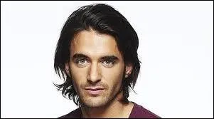 Qui est-ce ? Quel secret cache-t-il ?