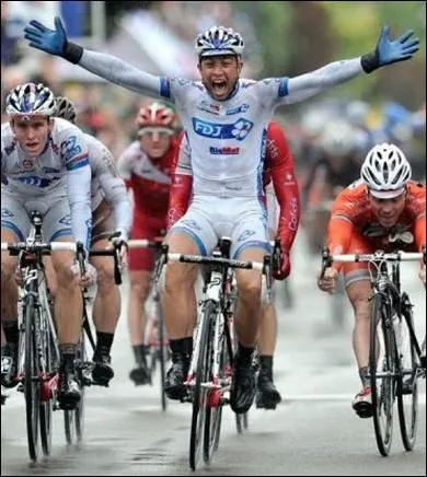 Qui est devenu dimanche dernier, le champion de France 2012 de cyclisme sur route professionnel  Saint-Amand-les-Eaux ?