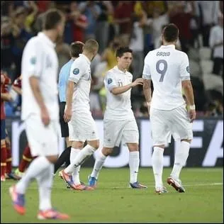 Quel joueur de l'quipe de France de football s'est distingu dans le mauvais sens du terme en insultant des journalistes ?