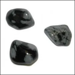 Laquelle de ces pierres n'est pas noire ?