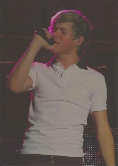 Comment joue-t-il  la guitare ?