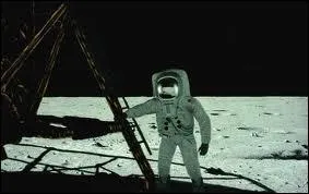 Culture gnrale : quand Neil Armstrong a-t-il pos le pied sur la lune ? (selon la version officielle)