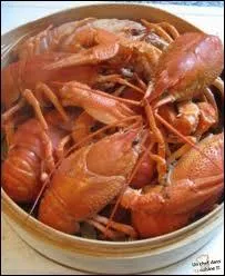 Il convient de chtrer les crevisses ou les langoustines avant de les cuire. Il faut donc