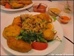 On mange du cari poulet et du cari cabri  la ... .