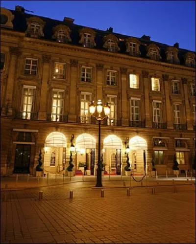 Qui vcut au Ritz pendant plus de trente ans et y est dcd ?