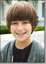 Greyson est _________ de la famille.