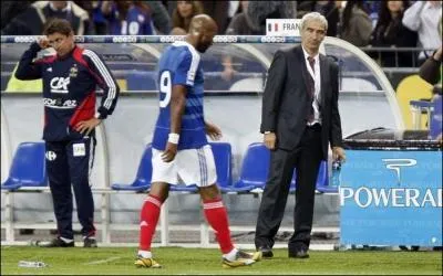 Mondial 2010 : L'affaire Anelka : il insulte violemment Raymond Domenech  la mi temps de quel match ? (  vas te faire e... . , f de p...  . )