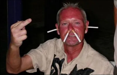 Alcool, filles , voitures de sport , bagarre c'est l'ingrable anglais :