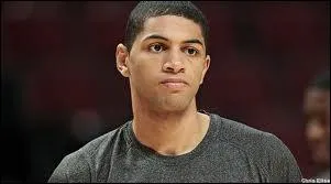 Dans quel sport s'illustre ce sportif ?