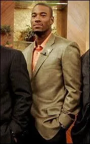 Dans quel sport s'illustre ce sportif ?