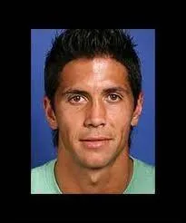 Dans quel sport s'illustre ce sportif ?