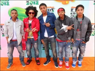 Quel a t leur premier featuring et sur quelle chanson ?