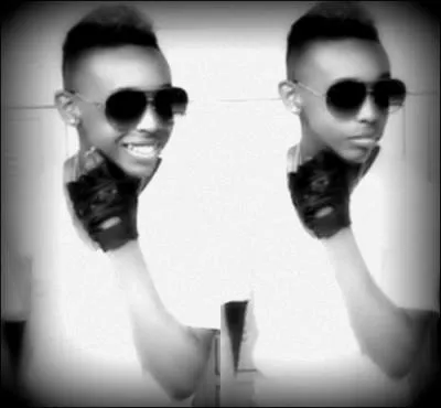 Quel est son nom de scne et son vrai nom ?