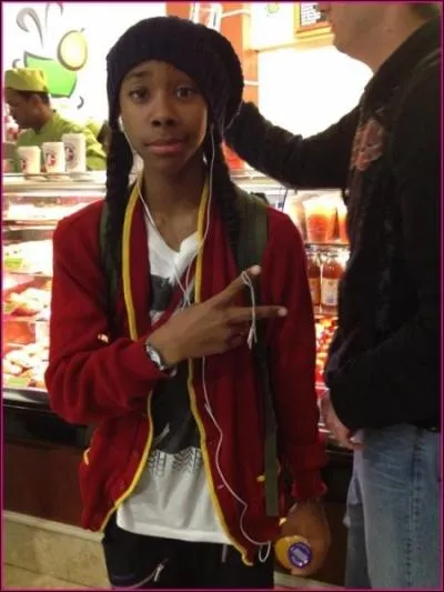 Quel est son nom de scne et son vrai nom ?