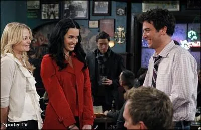 Elle a fait une apparition dans la srie  How I Met Your Mother , elle y jouait le rle de...