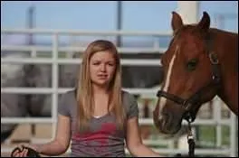 Comment s'appelle le cheval de Malorie ?