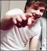 Toujours dans ce concert, Liam a montr une affiche. Sur celle -ci tait crit. .